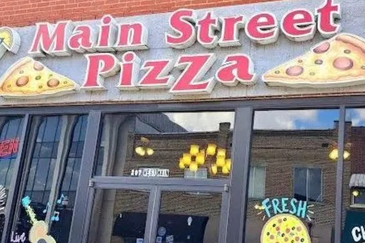 store front with name main street pizza