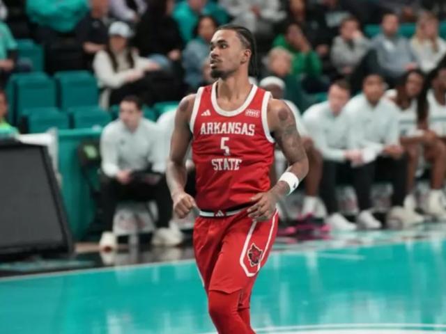 mens basketball at coastal carolina