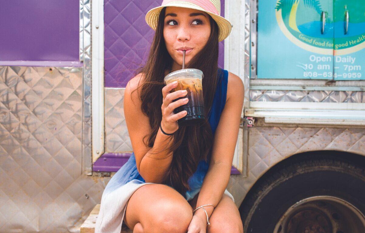 BEVERAGE CUTE DRINKING ICED COFFEE FOOD TRUCK HAT ICED COFFEE LATINA PERSON PURPLE REFRESHING SPANISH SUMMER TEENAGER WOMAN MUJER FEMME ETE VERANO GIRL TEENAGER SUMMERFOODDININGEMAIL SUMMERFOODDININGEMAIL SUMMERFOODDININGEMAIL