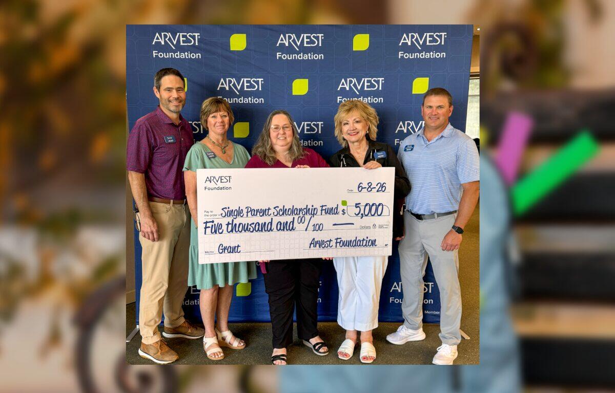 Five adults pose with an oversized ARVEST Foundation check for $5,000 to the Single Parent Scholarship Fund, in front of a branded backdrop.